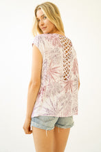 Load image into Gallery viewer, lattice detail print back tee
